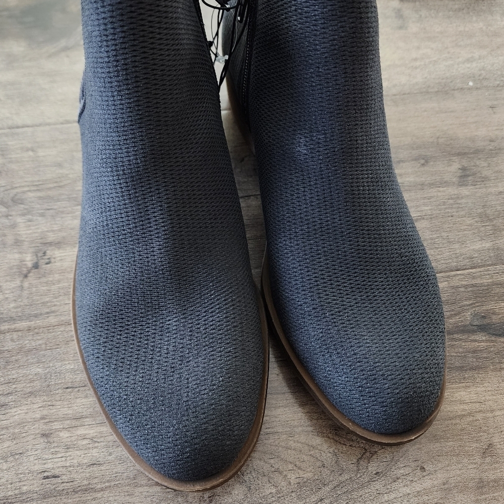 Kensie Gerona Perforated Suede Ankle Booties Dark Gray Women's 8.5 NEW - Picture 10 of 16